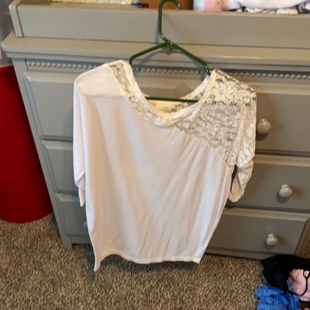White blouse 3/4 sleeve